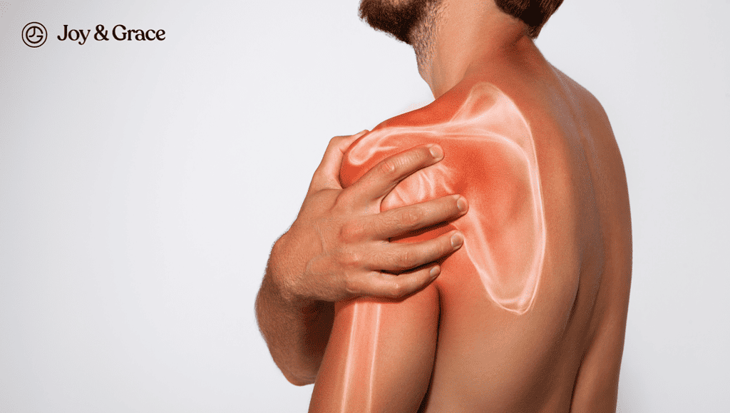 A man is experiencing rotator cuff pain.