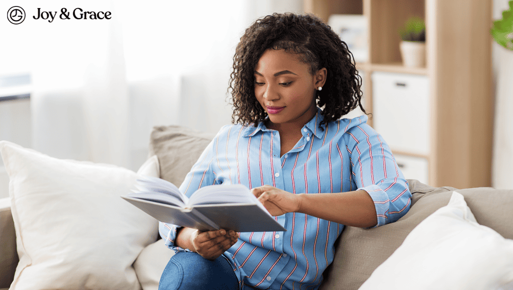 Keywords: woman, reading